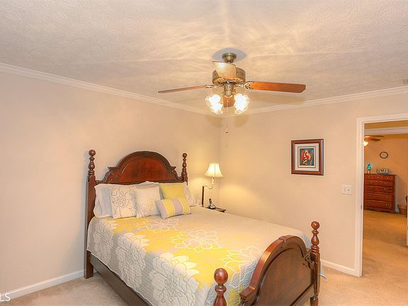 3rd image of 3745 Windlake Dr