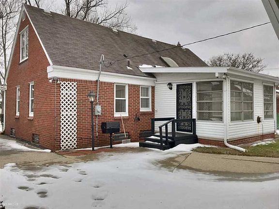 2nd image of 21911 Edmunton St