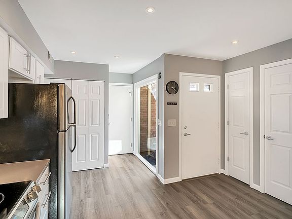 5th image of 3760 Ashworth Dr