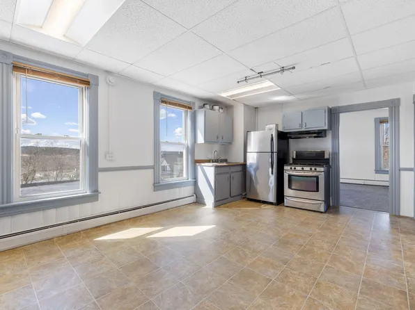 28 Ferry St #6, Suncook, NH 03275