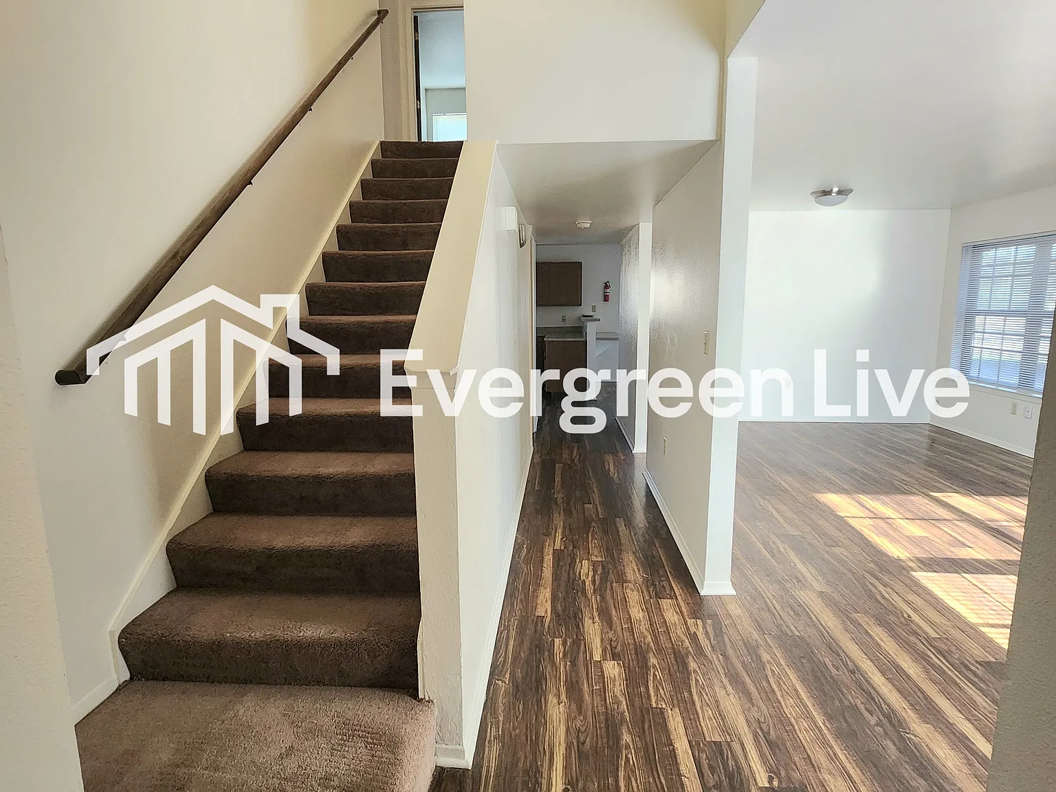 4 bed, 2.5 bath, 1390 sqft, $1,395 — Photo 2