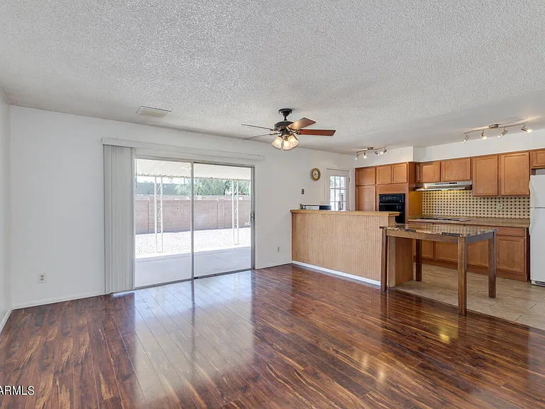 1623 E Del Rio Dr — Photo 8