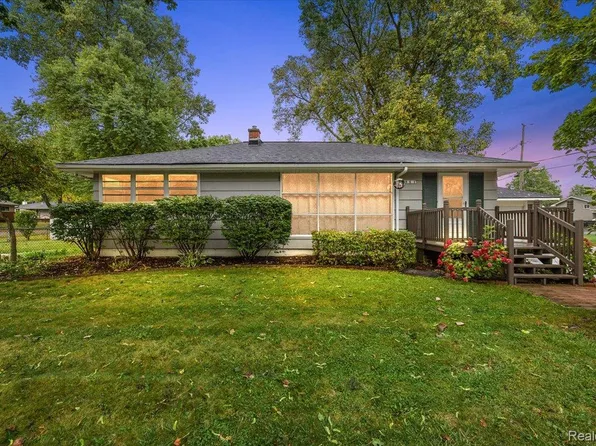 841 Nash Ave, Waterford, MI 48328