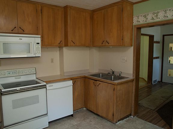 3rd image of 304 12th Ave E