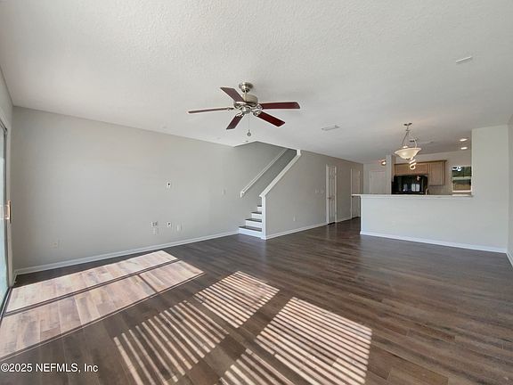 3rd image of 525 CABERNET Place