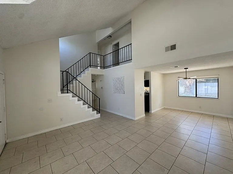 409 Wimbledon Dr — Photo 7