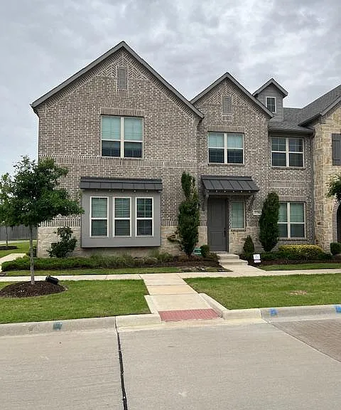 2736 Shelby Dr — Photo 1