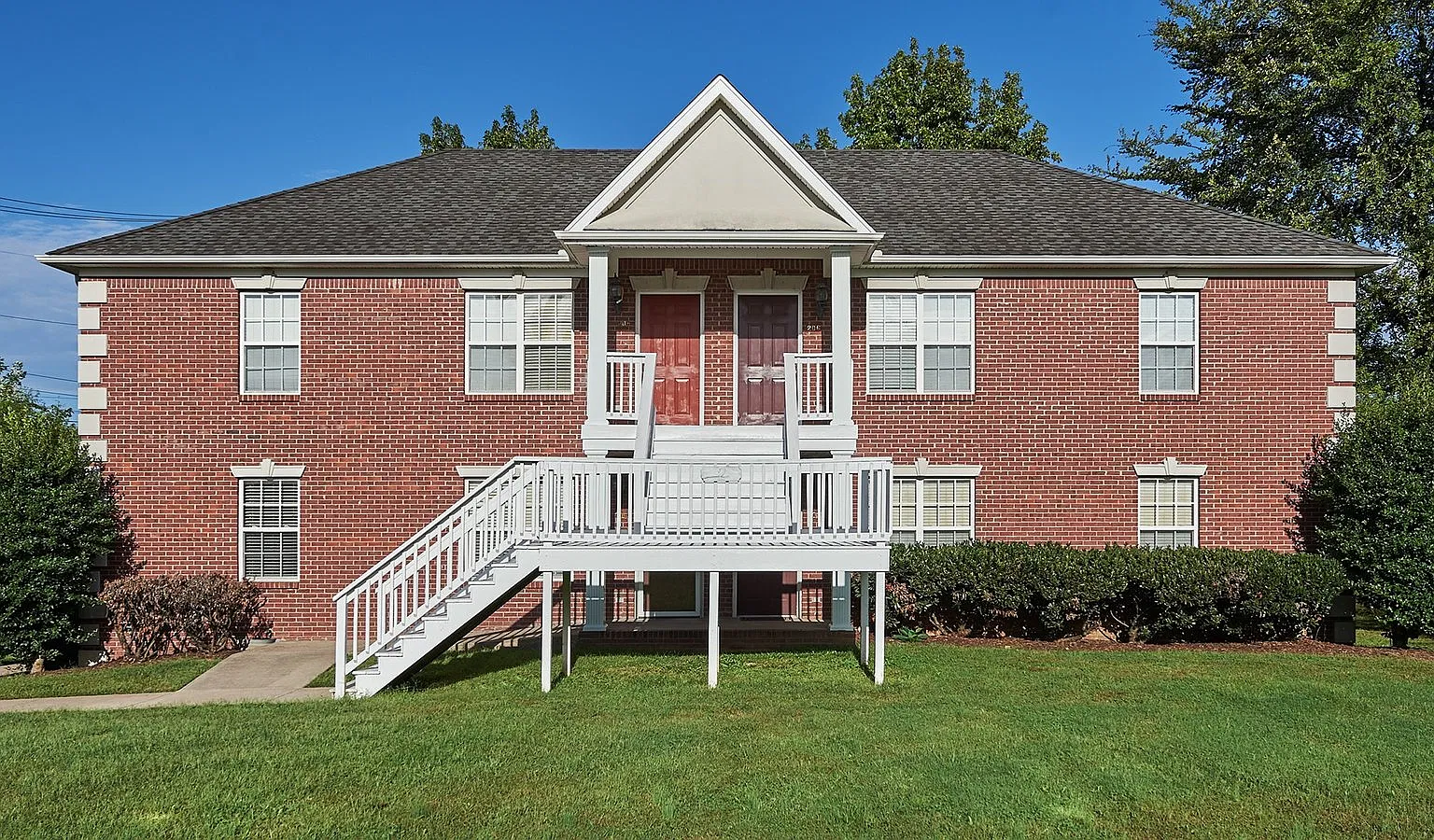 2 bed, 1.5 bath, 804 sqft, $1,350 — Photo 1