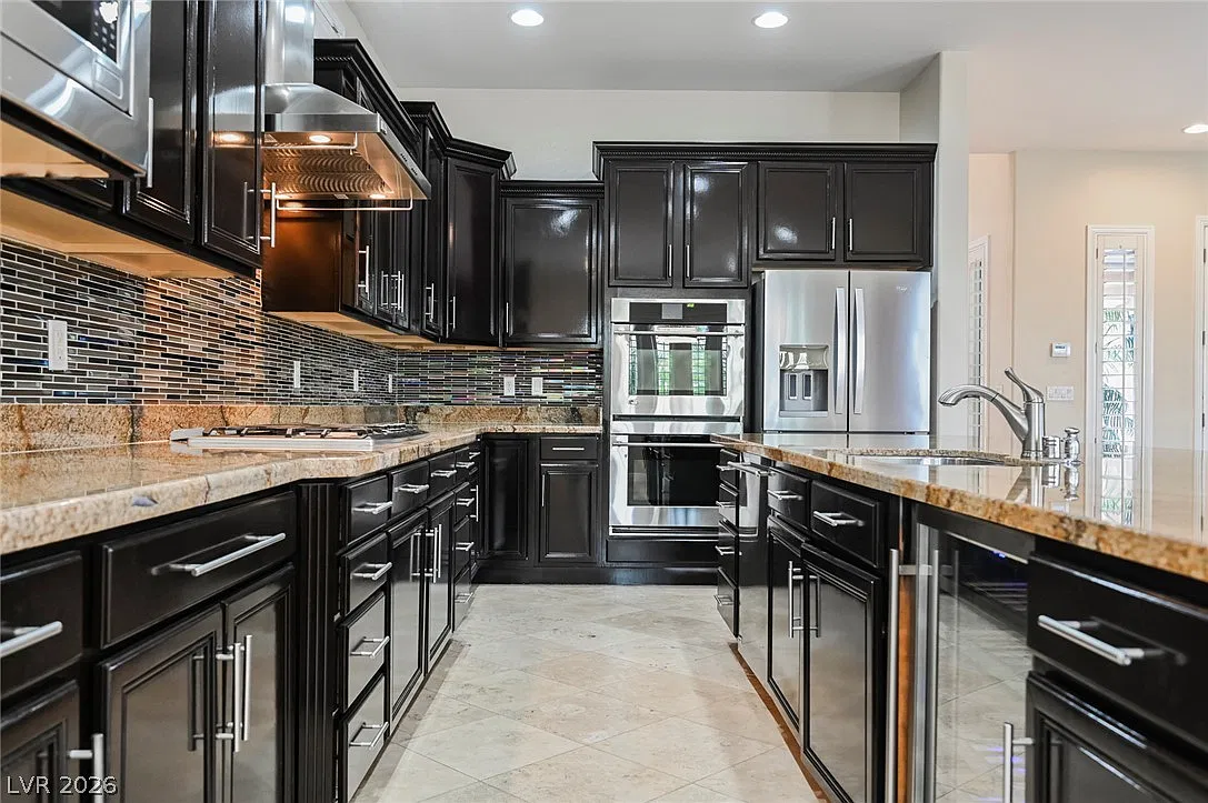 4 bed, 3.5 bath, 4124 sqft, $5,995 — Photo 4