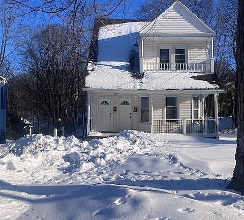 2nd image of 122 Vineyard Avenue