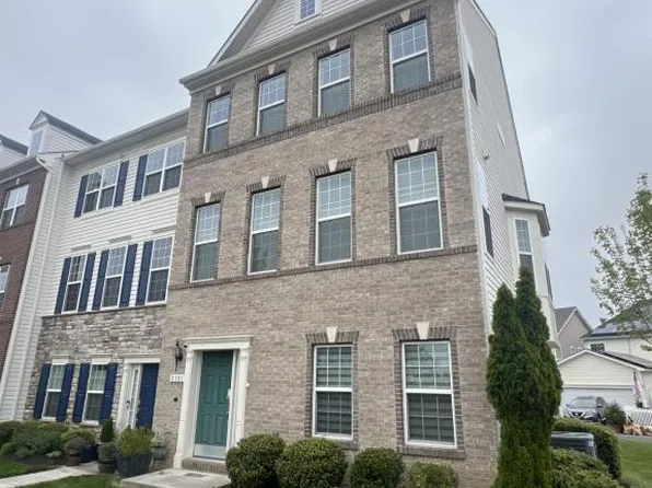 2101 Saint Josephs Dr, Bowie, MD 20721