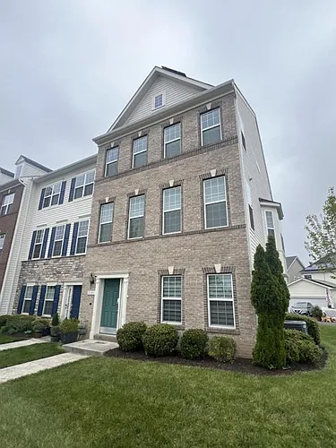2101 Saint Josephs Dr Photo 1