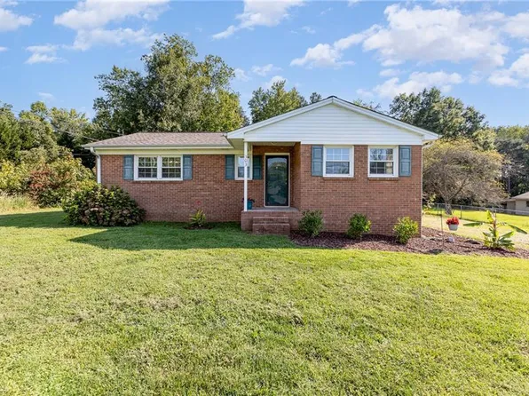 303 Linville Springs Rd, Kernersville, NC 27284