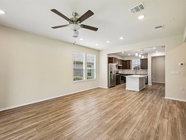 401 Yorktown St — Photo 14