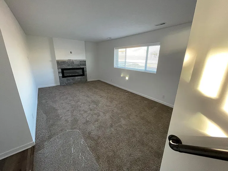 7121 N 167th Ave — Photo 3