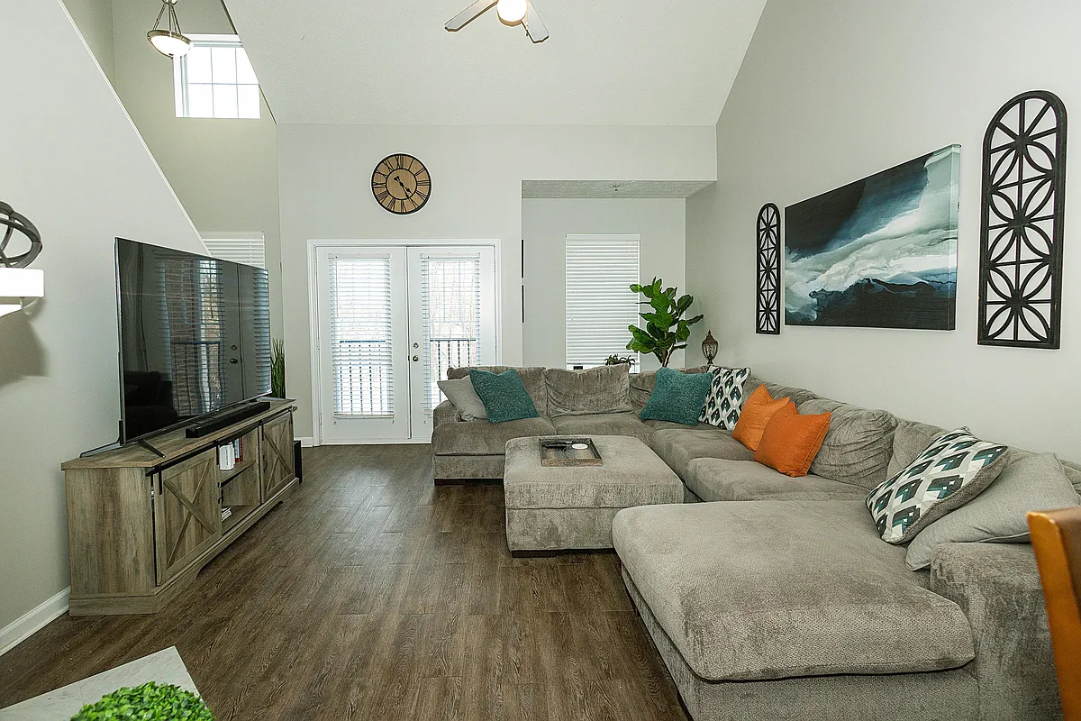 Building Photo - 6595 Reserve Dr