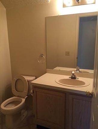 5th image of 73 Glenn Oaks Ct