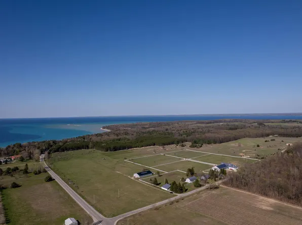 3619 Tompkins Rd, Traverse City, MI 49686