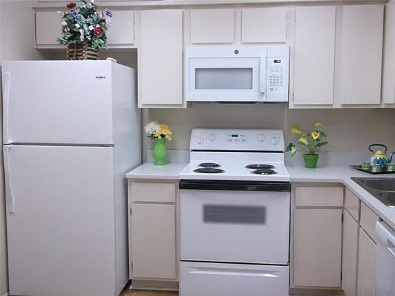 4th image of 2021 Spenwick Dr APT 228