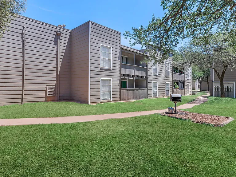 Bel Air Creekside — Photo 17