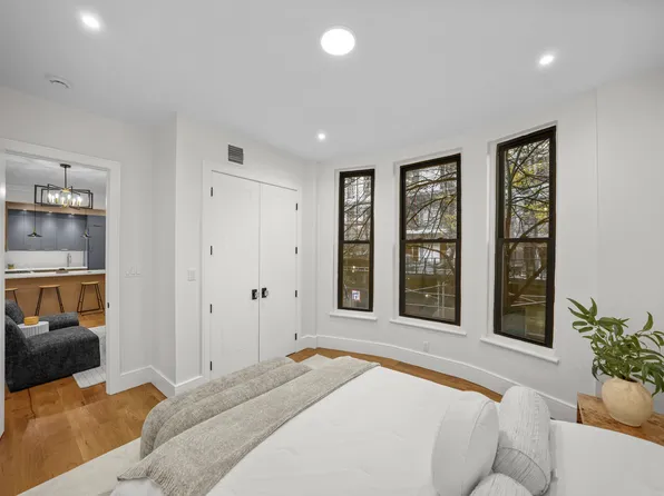 636 Warren Street image 9 of 16