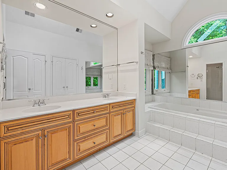 7926 Long Ridge Ct — Photo 25