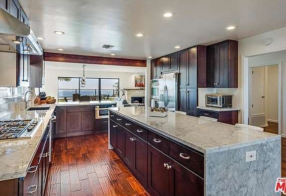 4th image of 3644 Malibu Vista Dr
