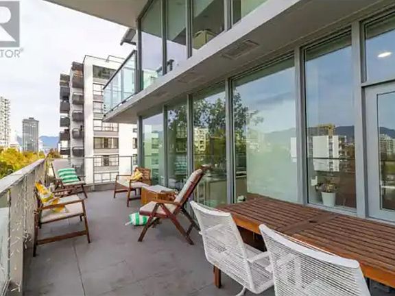 5th image of 1180 Broughton St #504