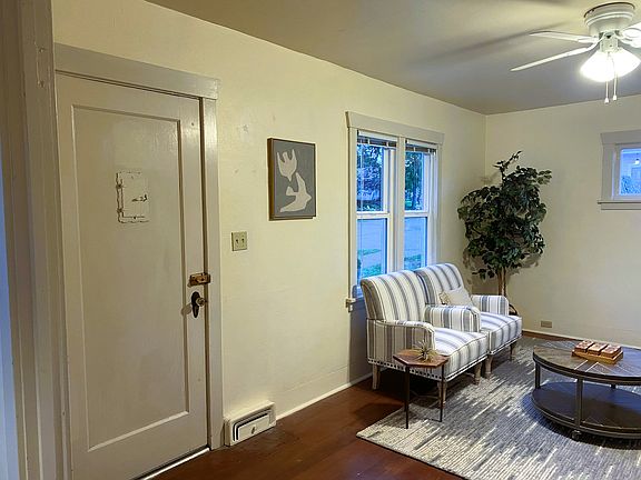 (home is not furnished) Living room