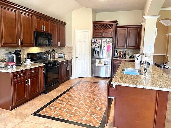 5th image of 15219 Mountain Heights Dr