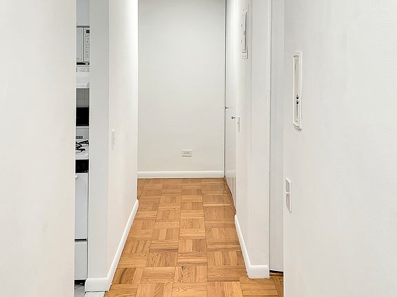 4th image of 150 E 18th St APT 15A