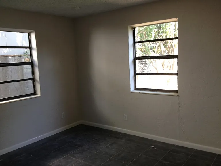 2105 Monroe Ter — Photo 13