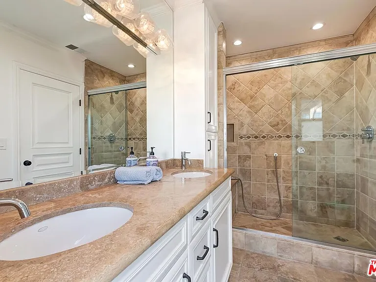 3201 Bonnie Hill Dr — Photo 16