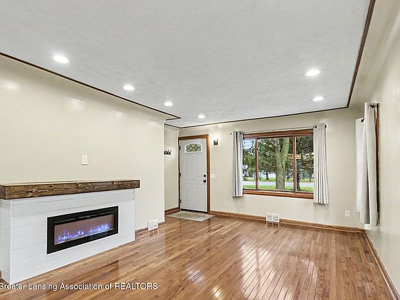 2nd image of 2158 Haslett Rd