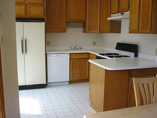 4th image of 11102 Wagner St