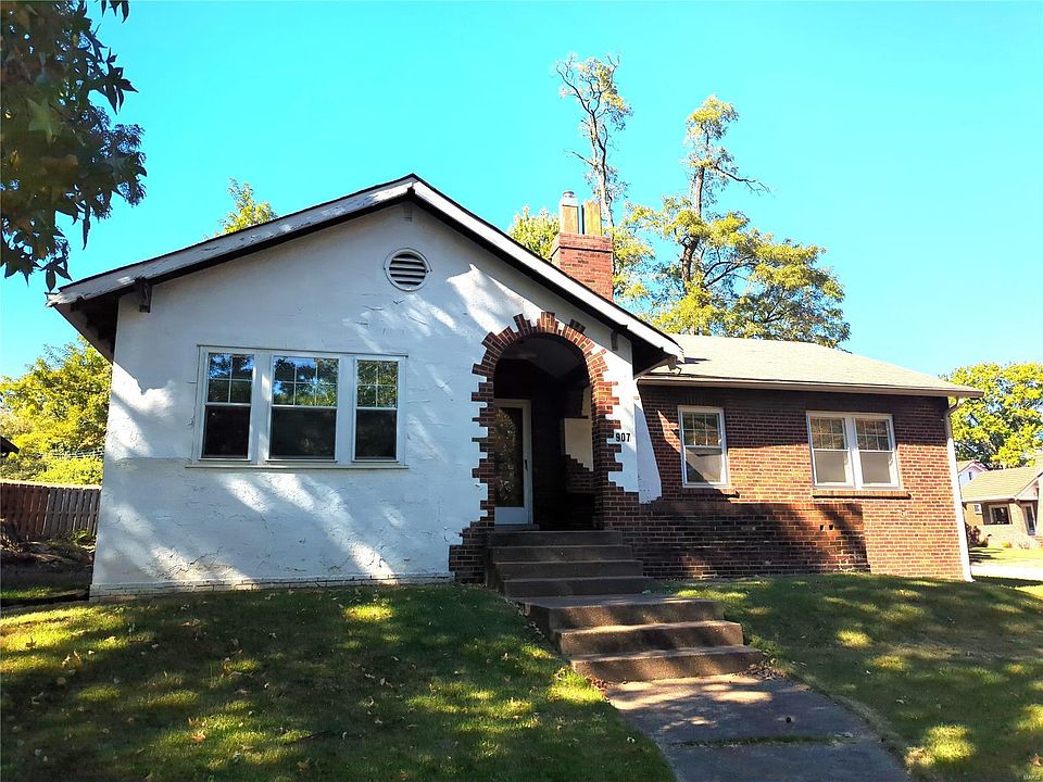 1st image of 907 Country Club Dr