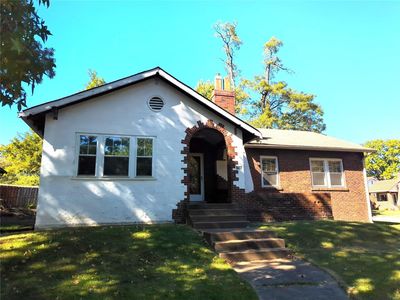 907 Country Club Dr, Saint Louis, MO, 63121