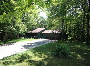 2214 Stoner Dr E, Charleston, IL