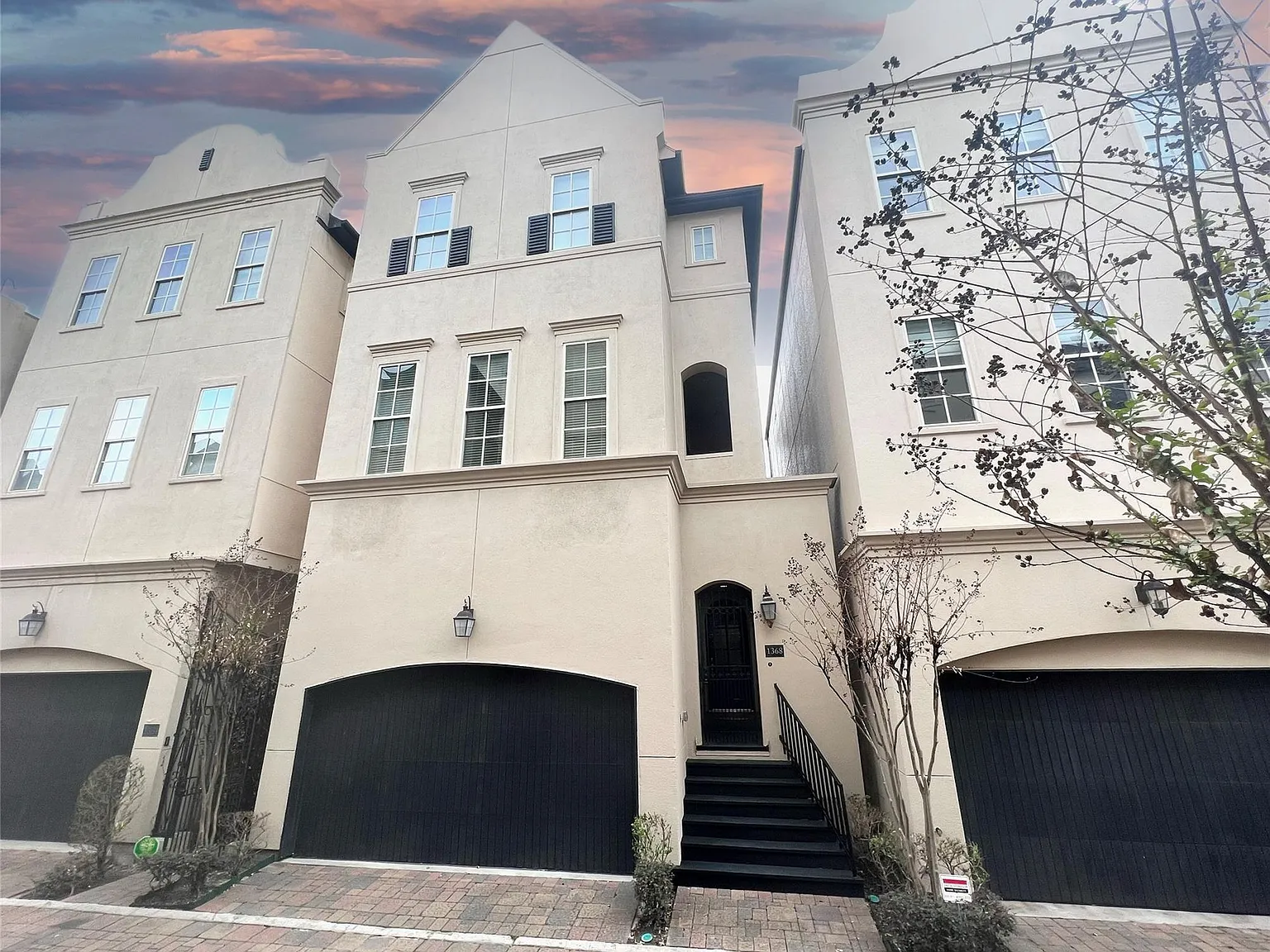 3 bed, 3.5 bath, 2498 sqft, $3,100 — Photo 2