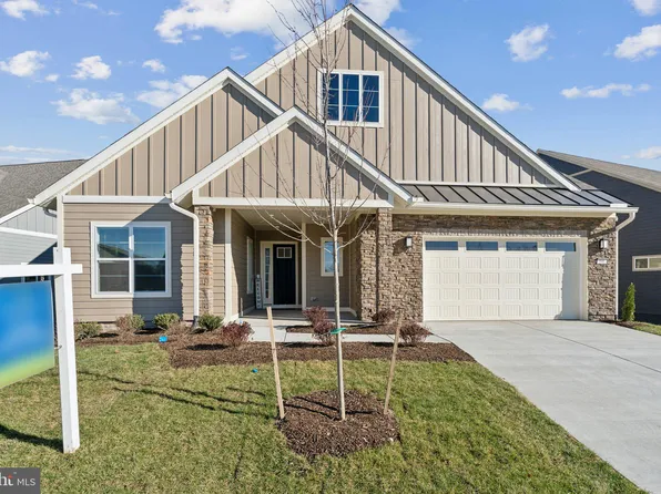 140 Foam Flower Dr, Lake Frederick, VA 22630