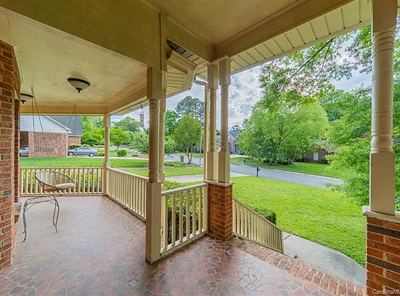4th image of 1836 Shorewood Dr
