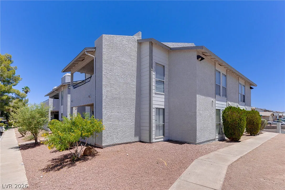 2 bed, 2.0 bath, 1038 sqft, $1,350 — Photo 2