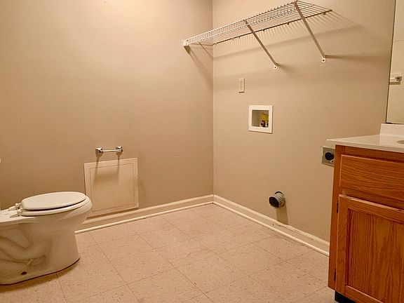 4th image of 1000 Merrick Dr APT 2
