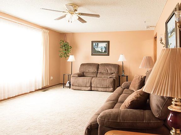 3rd image of 1137 Ankeny St