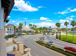 900 5th Ave S APT 301, Naples, FL 34102