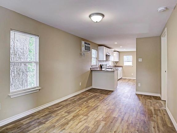 5th image of 123 1/2 E 32nd St #1