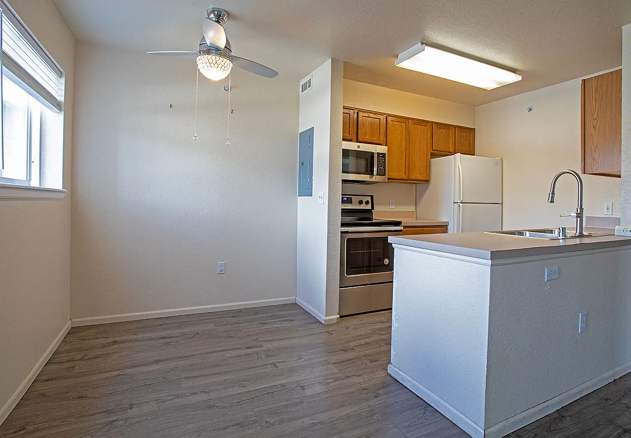 2 bed, 991 sqft, $2,650 — Photo 2