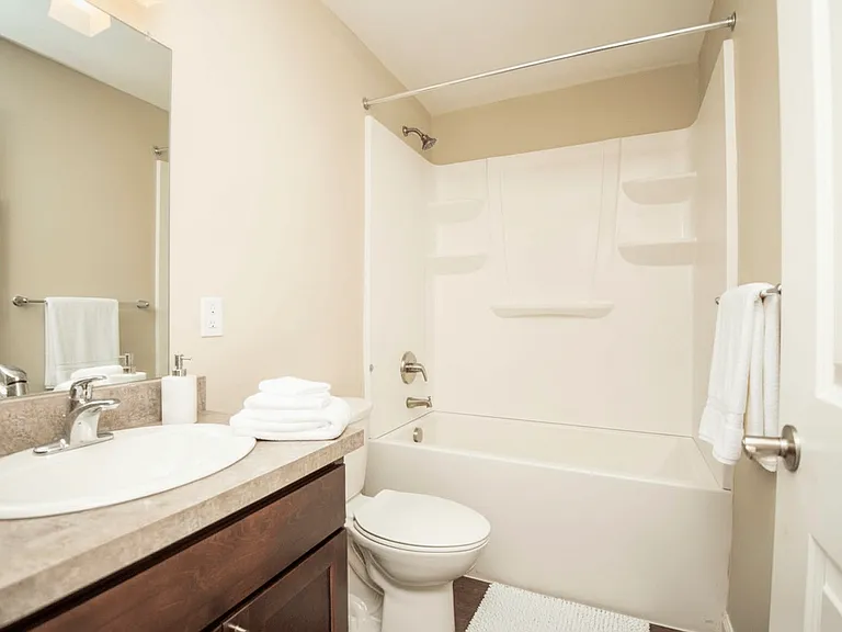 Walnut Street Apartments — Photo 25