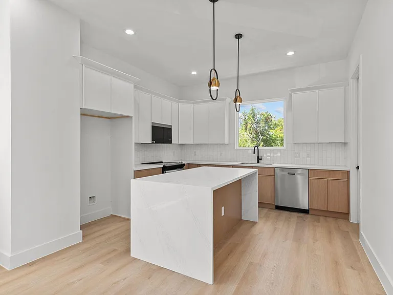 3348 Sauer St — Photo 11