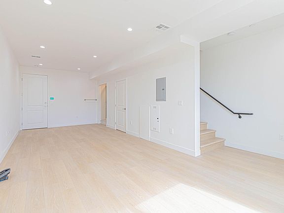 4th image of 11313 Hawthorne Blvd #9